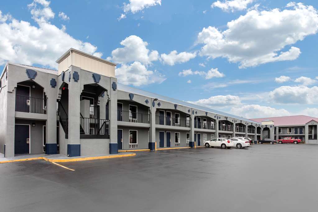 Days Inn - Manchester Exterior photo
