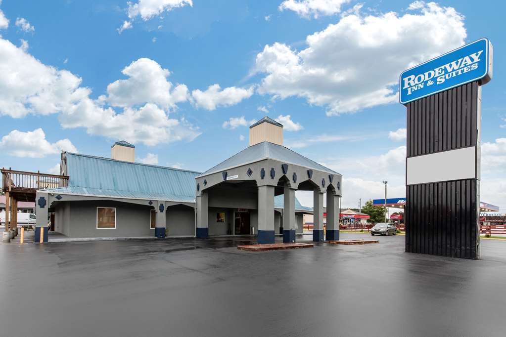 Days Inn - Manchester Exterior photo